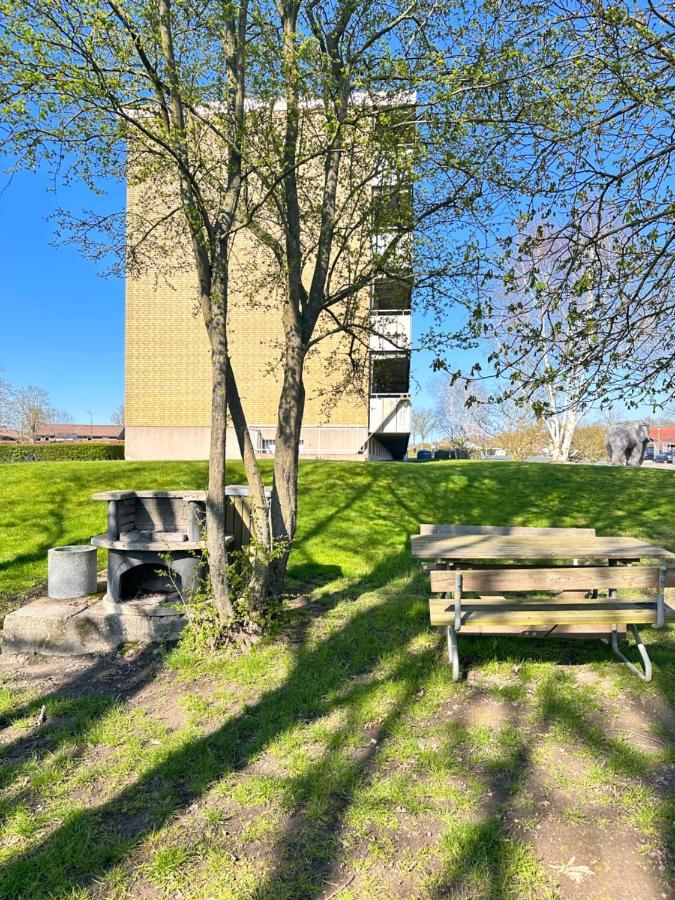 Privat One Bedroom Apartment With Free Parking Odense Luaran gambar